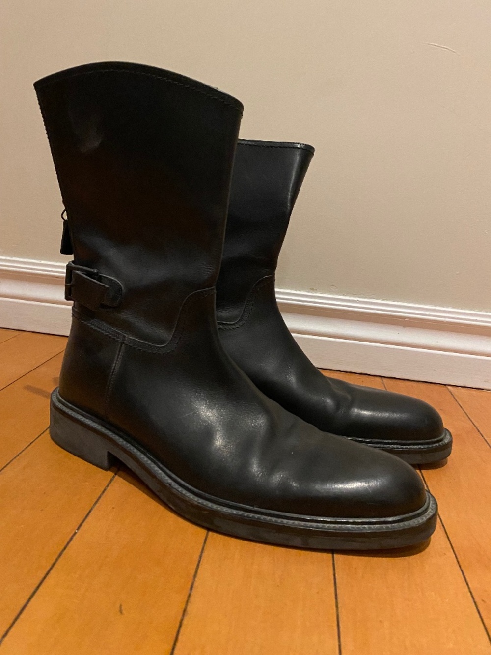 Men’s Gucci black leather boots